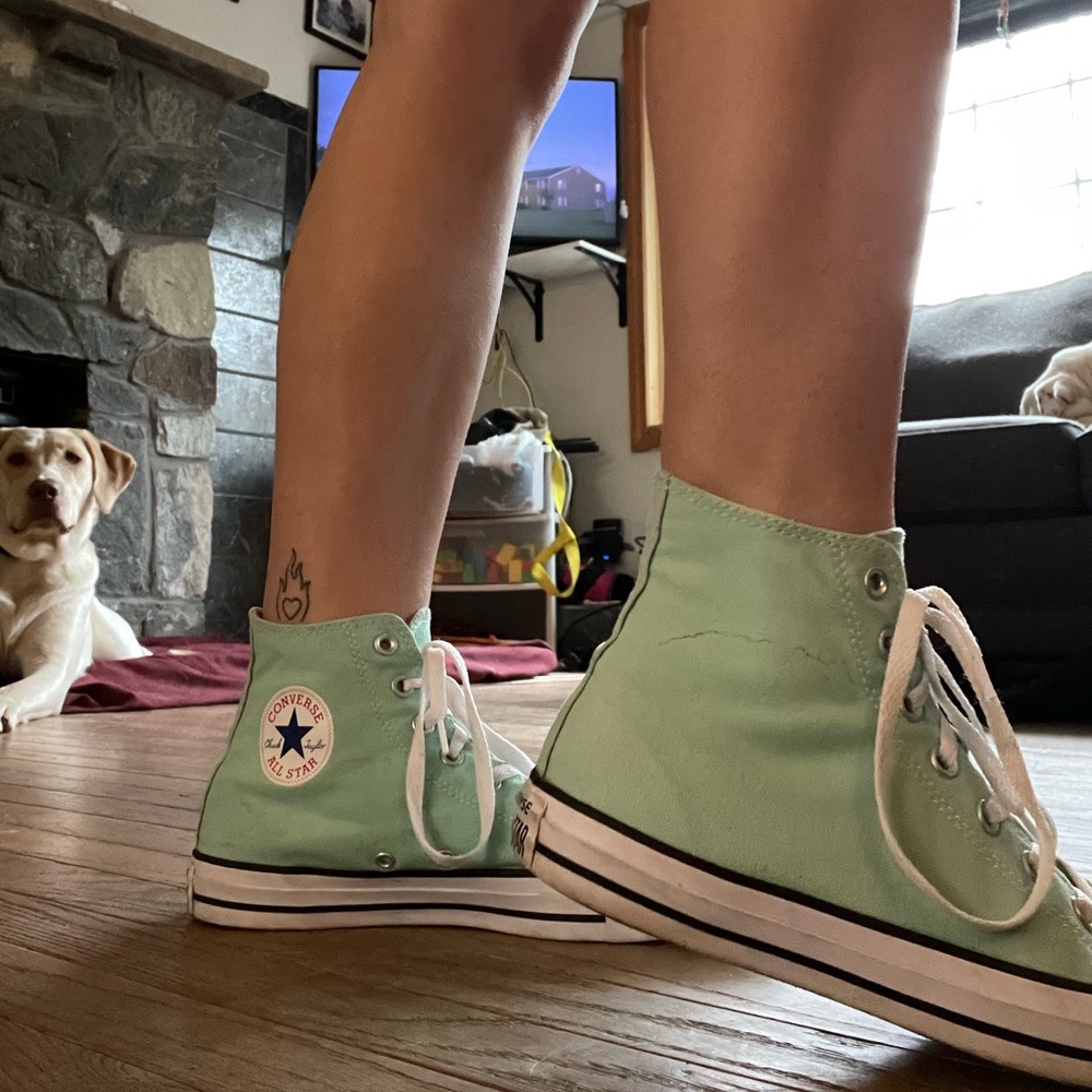 women’s size 10/mens 8.5 teal high top converse lightly used.